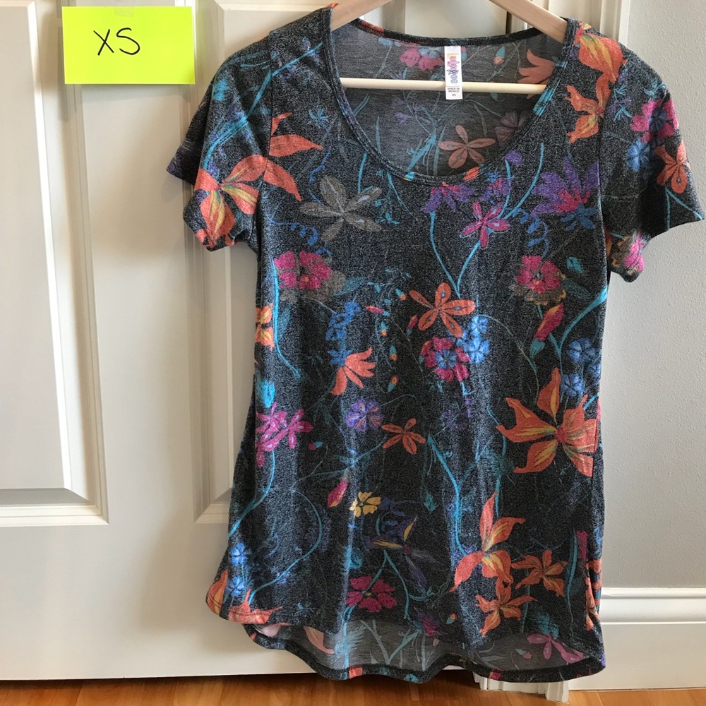 Xs Lularoe Classic T 🌸🌺